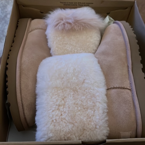 Brand new never worn Ugg Classic Mini in color Wisp - Picture 4 of 7